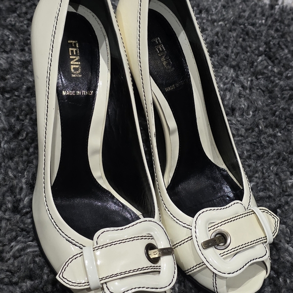 Fendi B Buckle Patent Leather Peep-toe Shoes Pumps Size 39